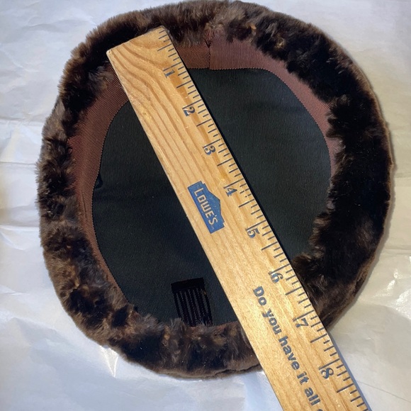 VINT SAKS FIFTH AVE MINK MILLINERY SALON 1950s PILL HAT IT HAS A TINY COMB - Picture 2 of 9